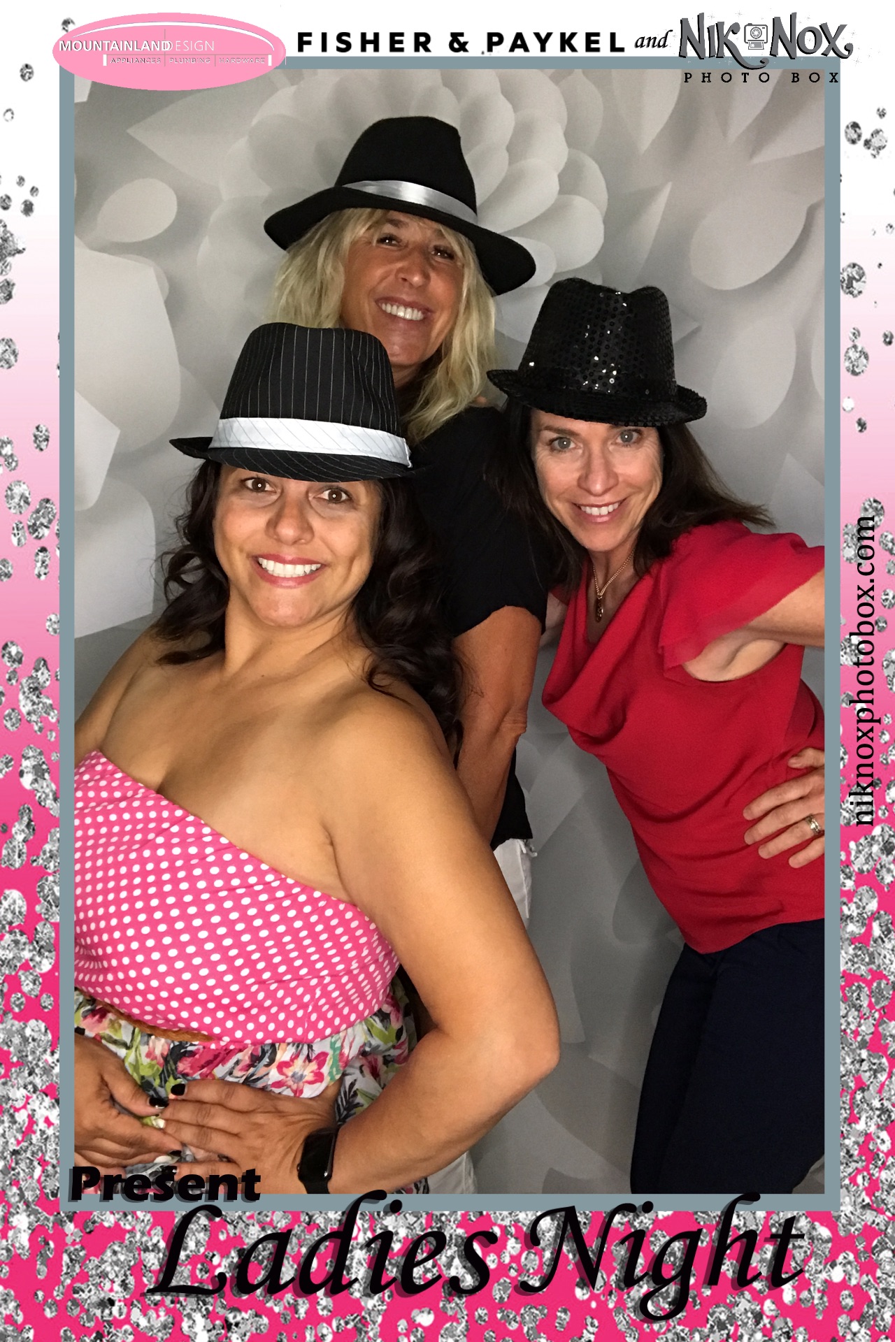 Ladies Night | View more photos from the event at gallery.niknoxphotobox.com/u/NiKnox-Photo-Box/Ladies-Night